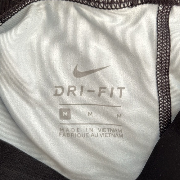 Nike PRO dri-fit short - girls medium - Picture 4 of 4